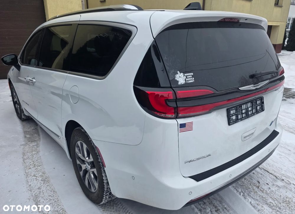 Chrysler Pacifica - 4