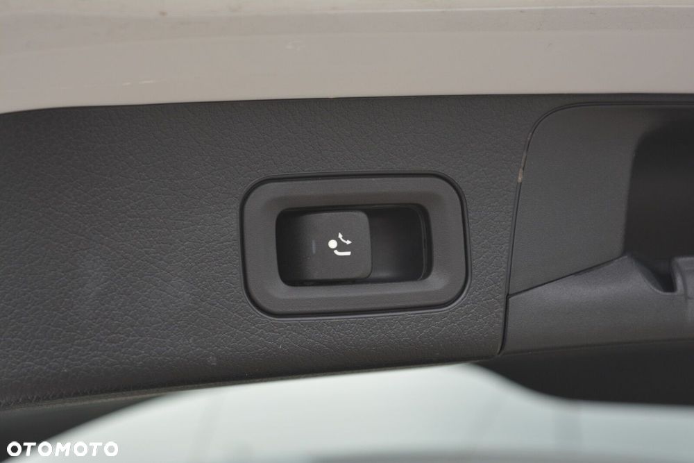 Mercedes-Benz GLB 220 d 4-Matic AMG Line 8G-DCT - 32
