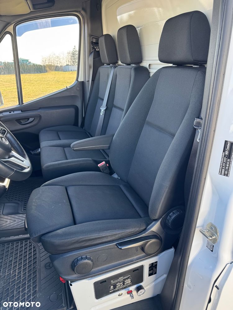 Mercedes-Benz Sprinter - 12