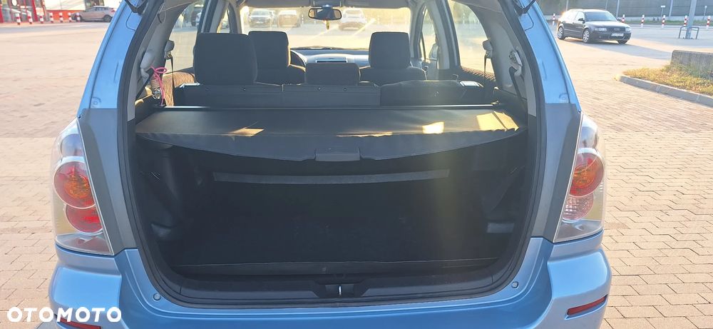 Toyota Corolla Verso 1.8 Sol 7os - 18