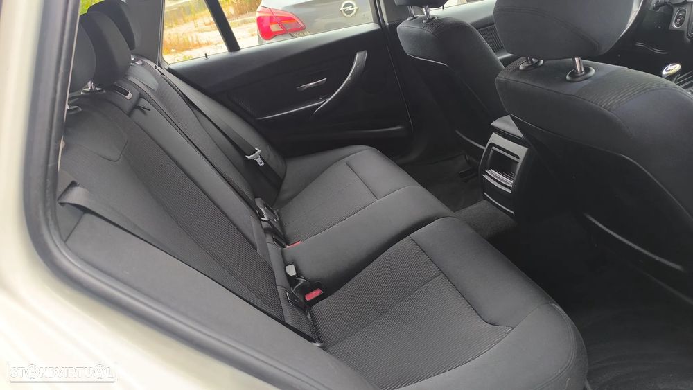 BMW 318 d xDrive Line Luxury - 13
