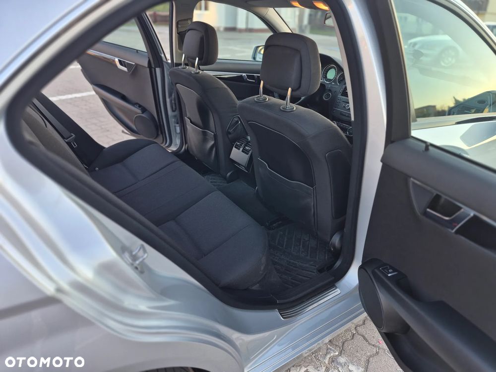 Mercedes-Benz Klasa C 220 CDI BlueEff Classic - 9