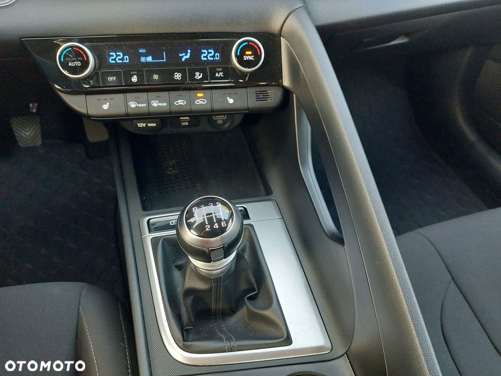 Hyundai Elantra - 26