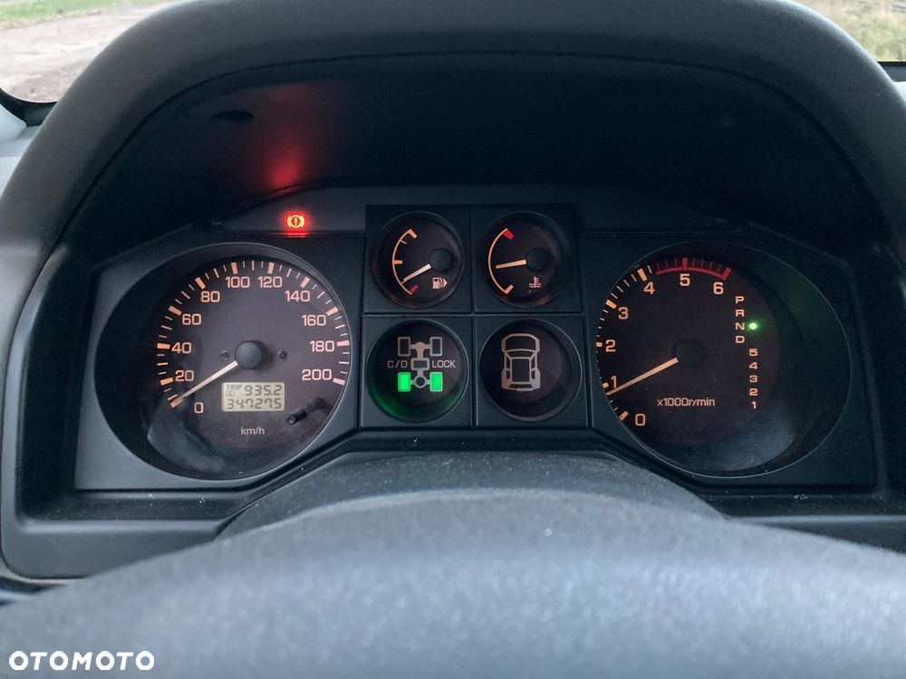 Mitsubishi Pajero - 12