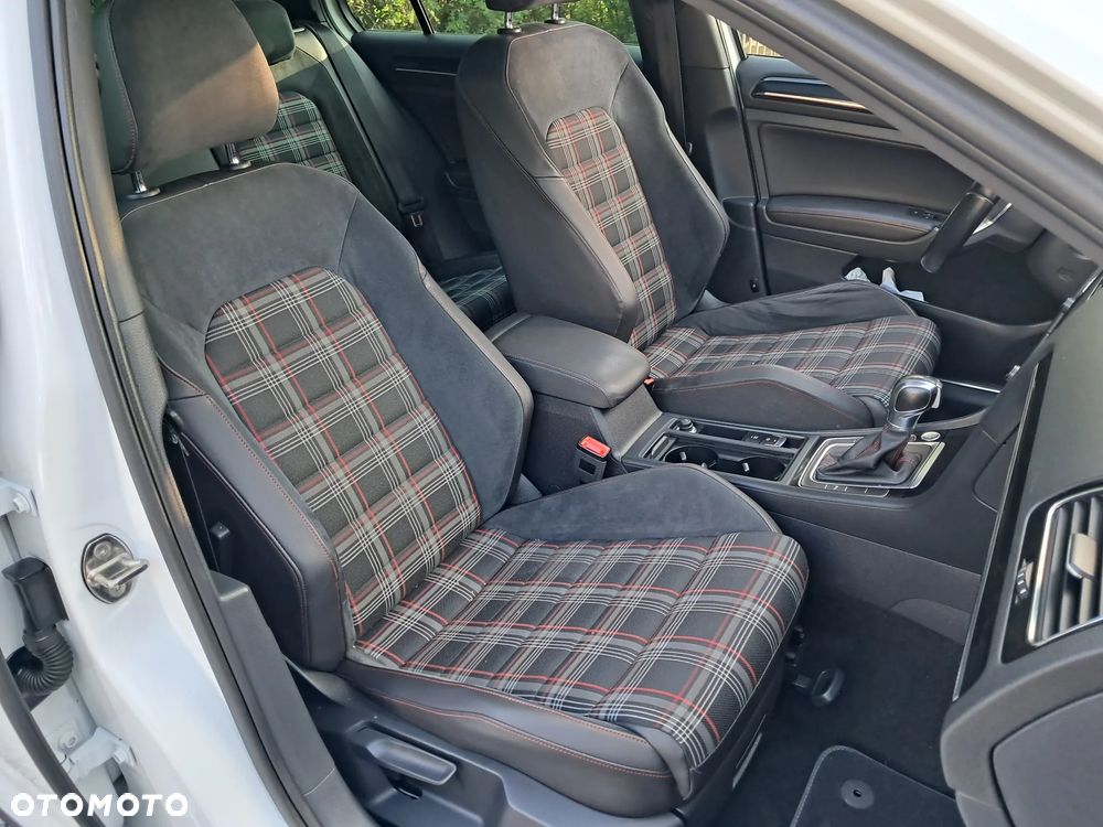 Volkswagen Golf - 13