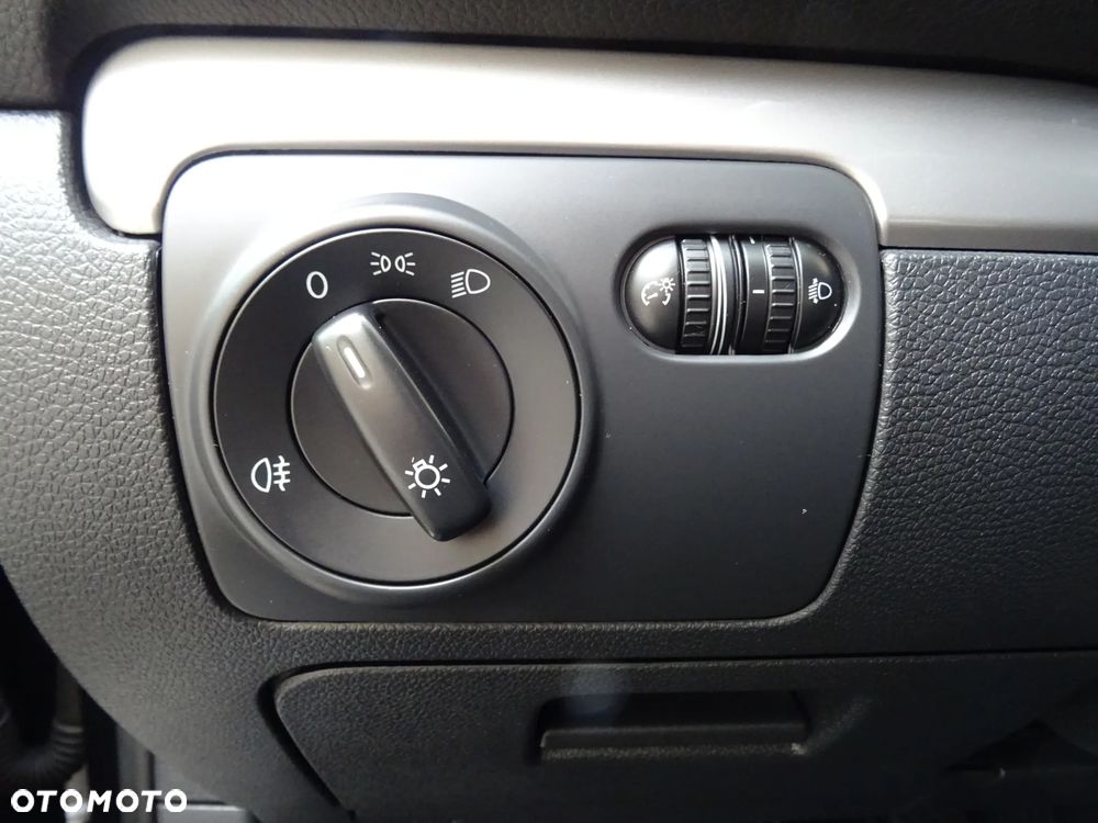 Volkswagen Golf 1.6 TDI DPF BlueMotion - 16