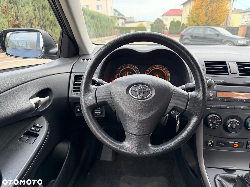 Toyota Corolla - 12