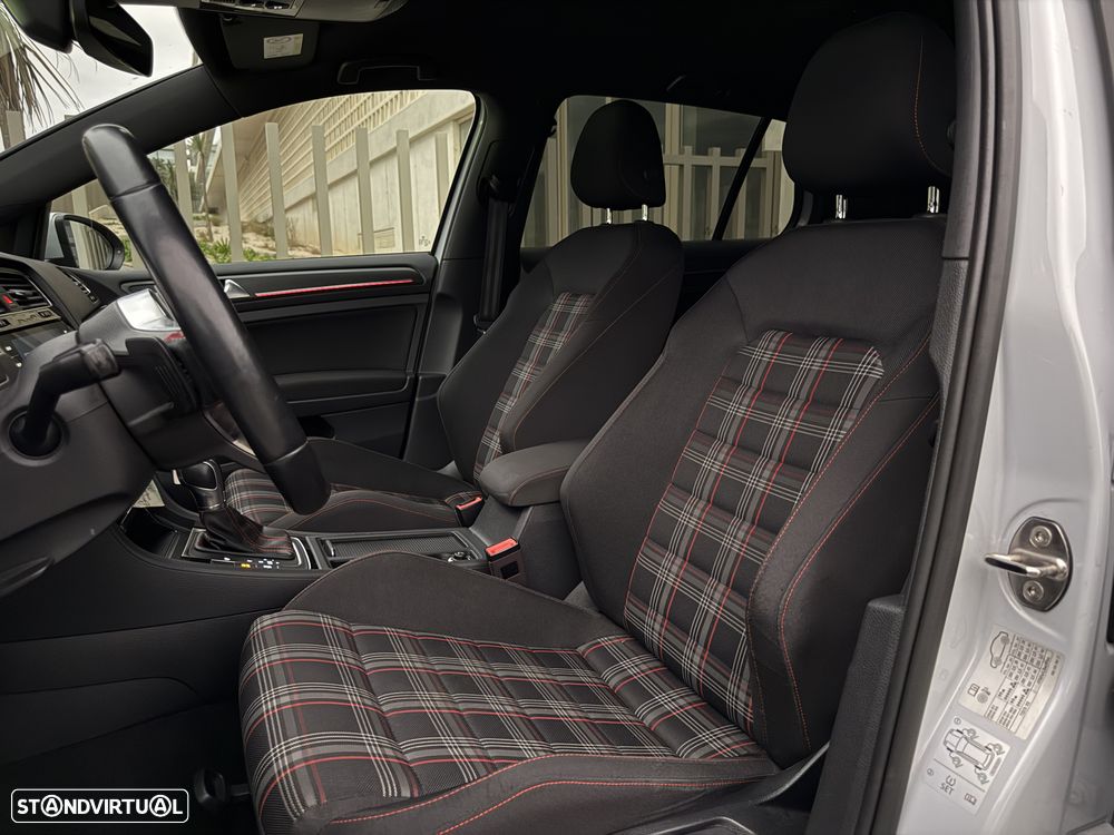 VW Golf GTI 2.0 TSI OPF DSG Performance - 21