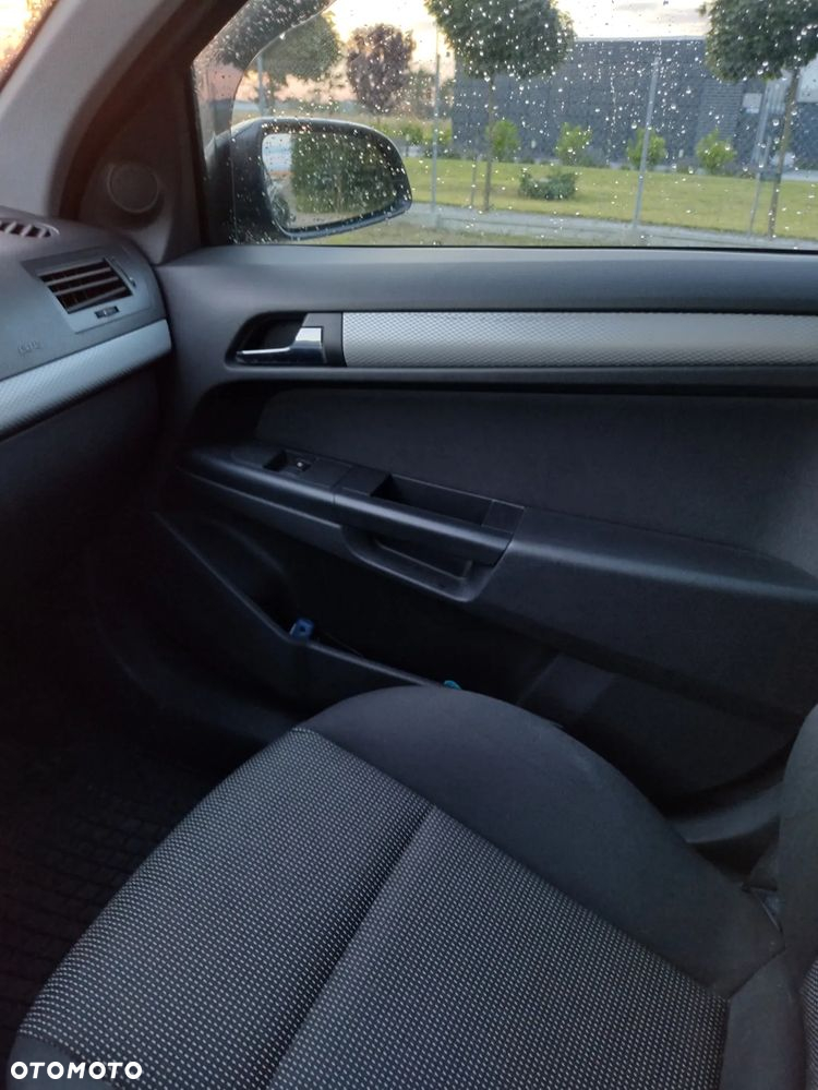 Opel Astra GTC 1.6 Turbo Edition - 7