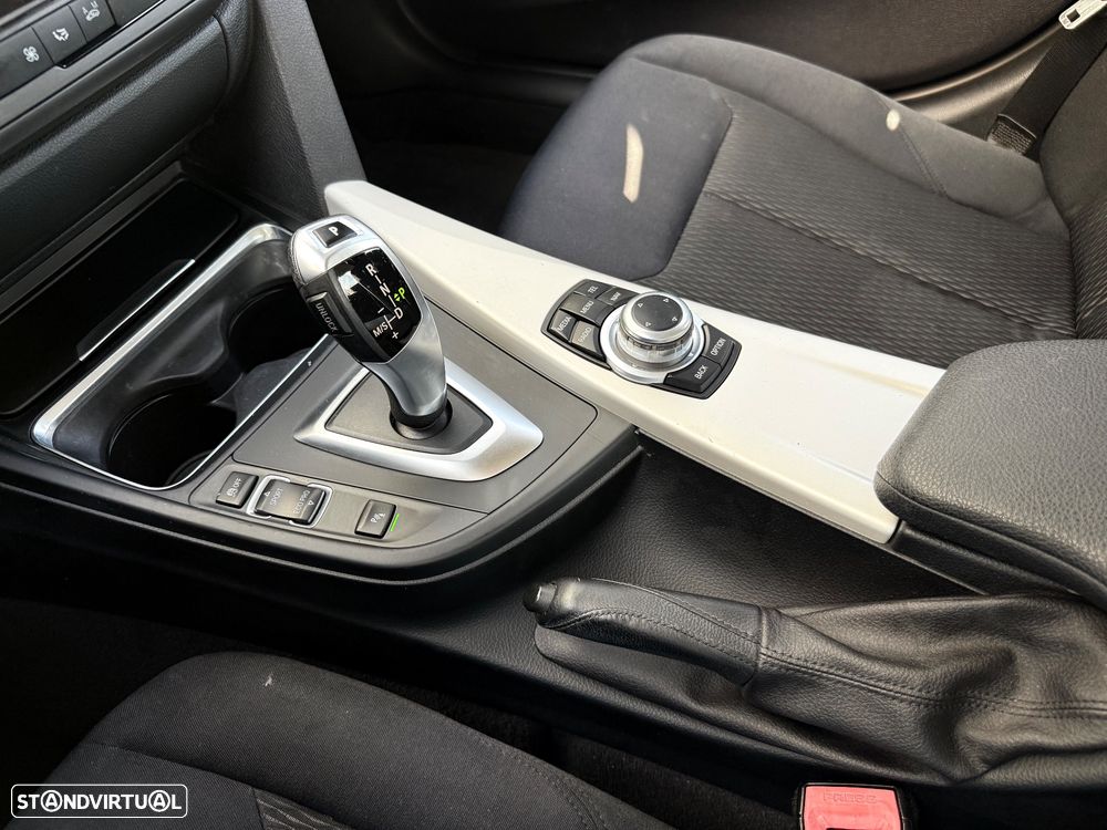 BMW 318 d Auto Pack M - 22