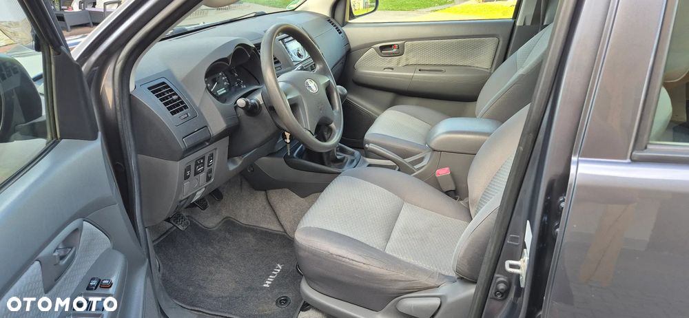Toyota Hilux 4x4 Double Cab - 12