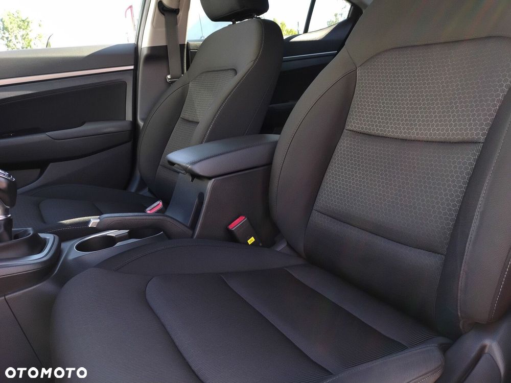 Hyundai Elantra 1.6 CRDi Style - 28