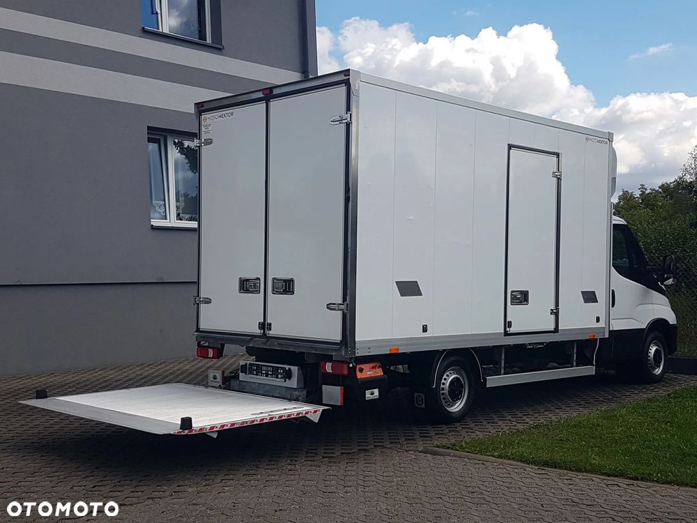 Iveco DAILY WINDA 35S16 8EP KONTENER KLIMA 4,21x2,10x2,23 KRAJOWY 3,0-160KM MANUAL 6-BIEGÓW - 25