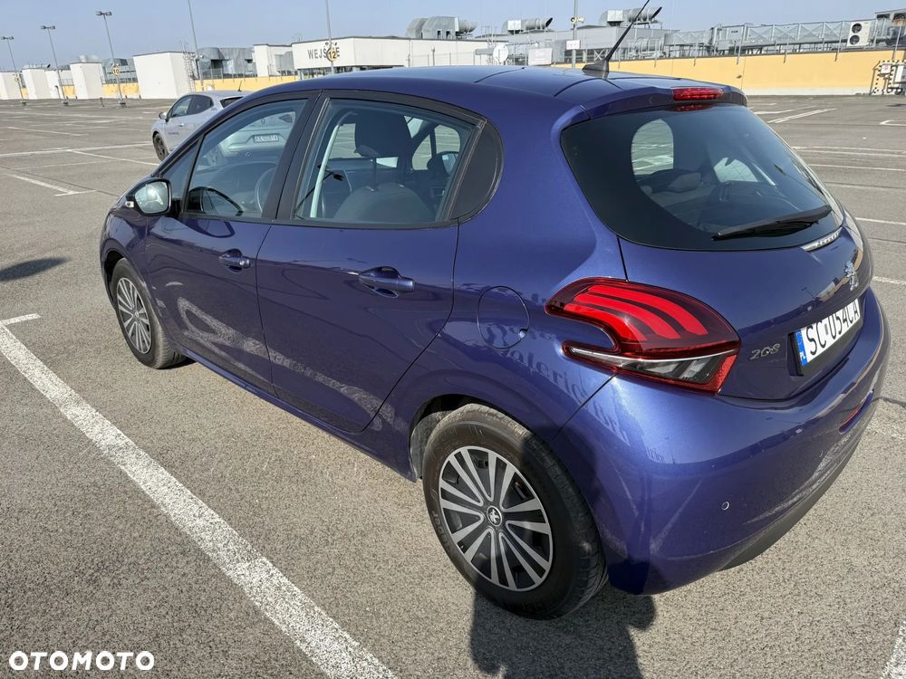 Peugeot 208 - 8