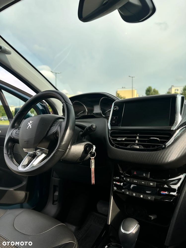 Peugeot 2008 1.2 Pure Tech Allure S&S EAT6 - 17