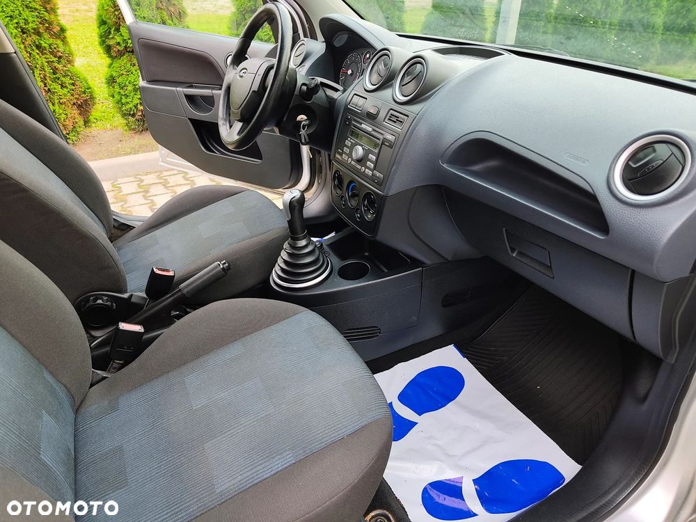 Ford Fiesta 1.3 Ambiente - 11