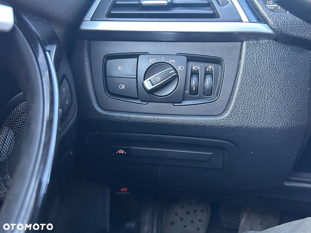 BMW Seria 3 320d M Sport - 12