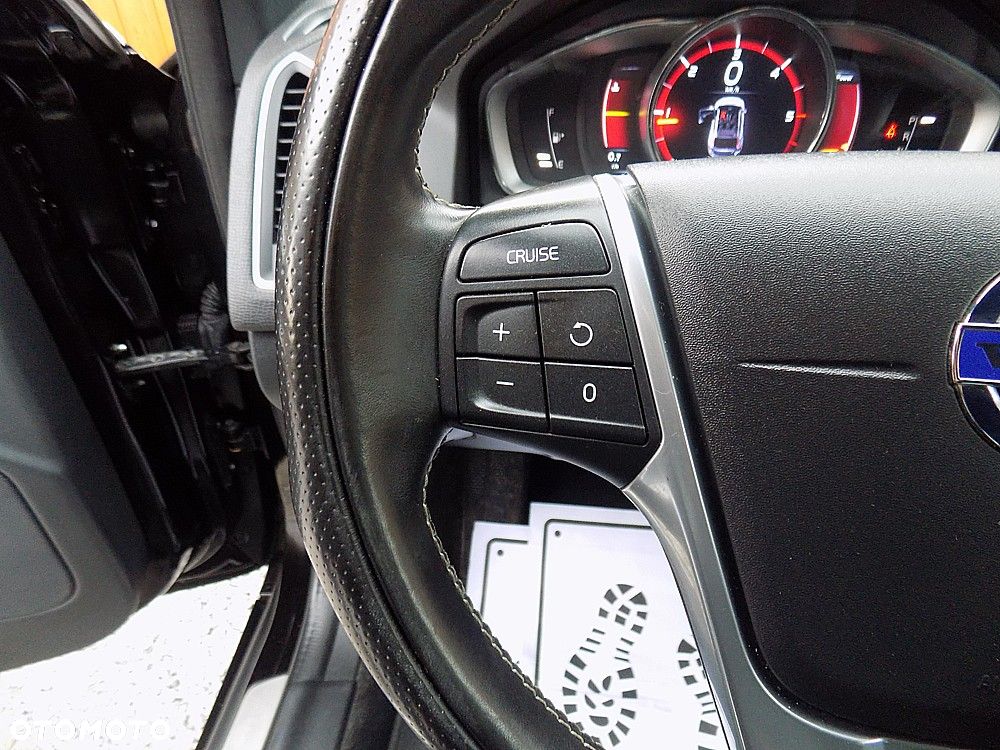 Volvo XC 60 D4 Drive-E R-Design Momentum - 13