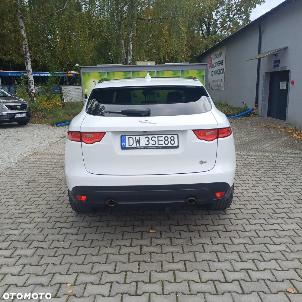 Jaguar F-Pace 2.0 i4P AWD R-Sport - 12