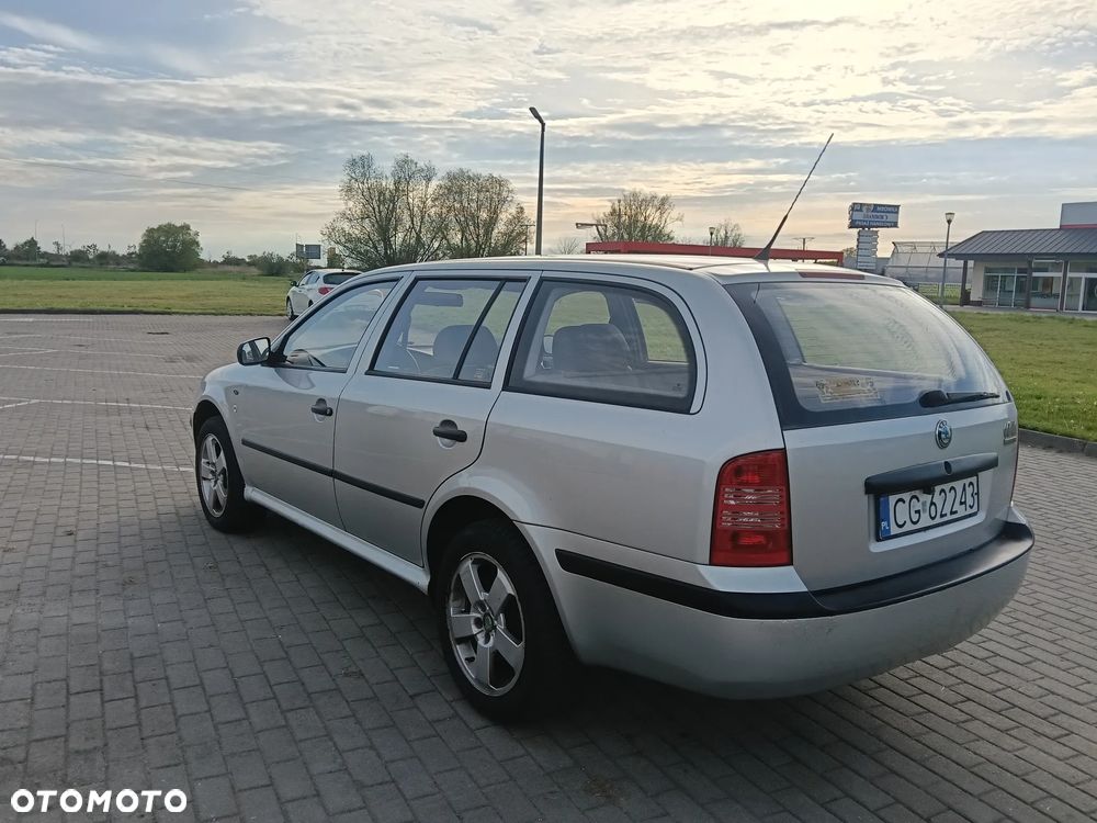 Skoda Octavia 1.6 Ambiente - 3