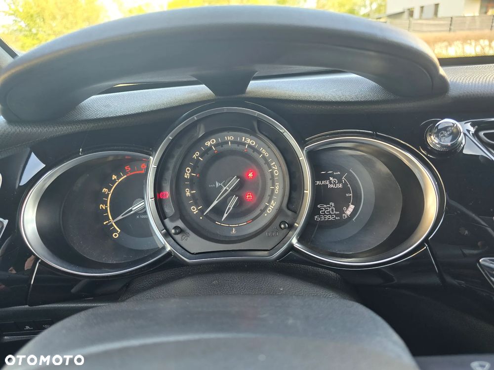 DS Automobiles DS 3 ver-bluehdi-100-sochic - 14