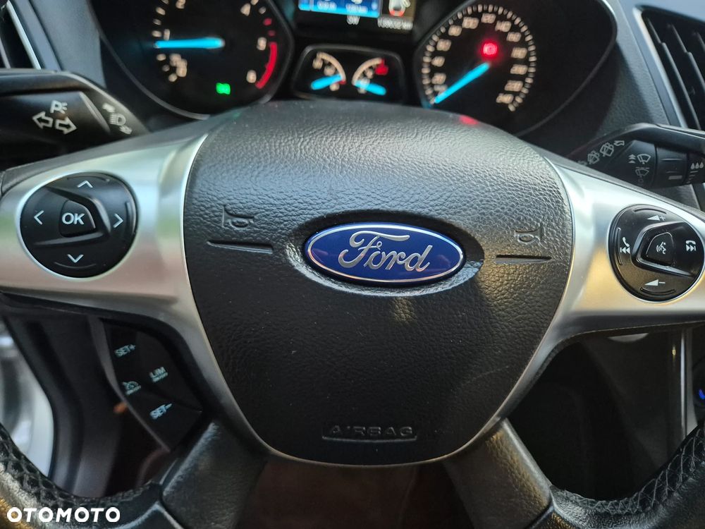 Ford Kuga 2.0 TDCi 2x4 Titanium - 24