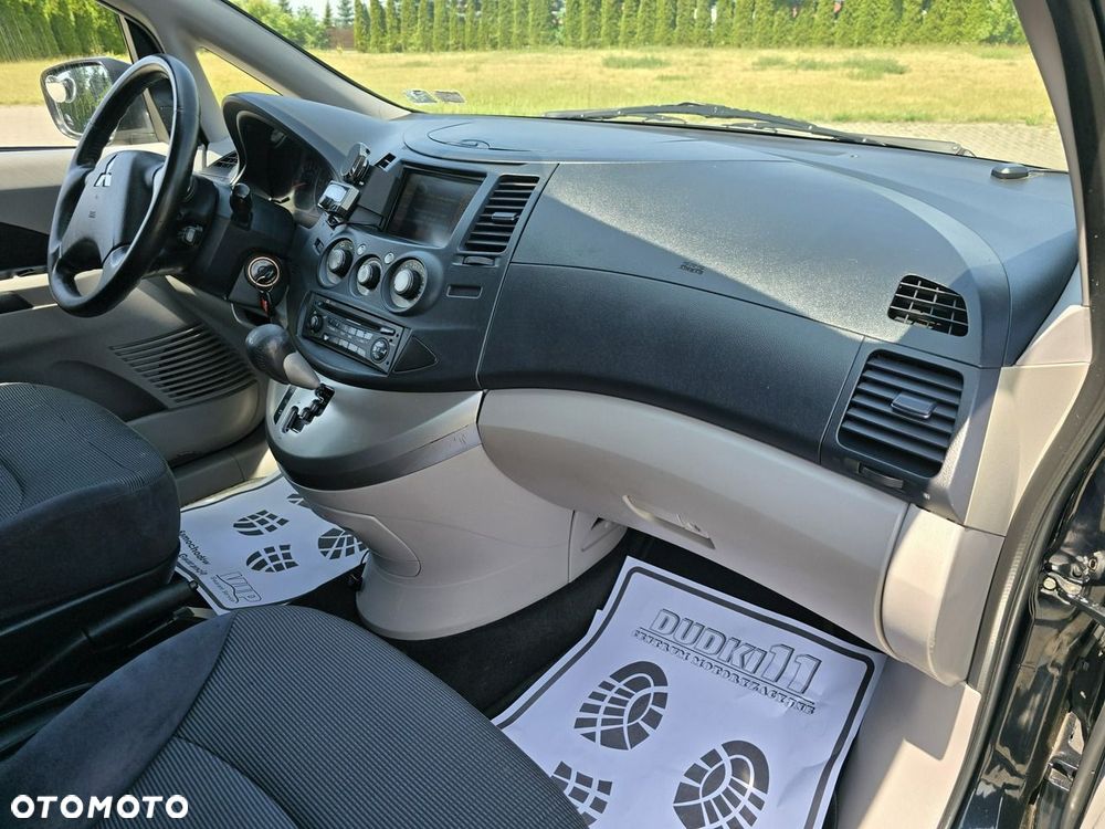 Mitsubishi Grandis - 25