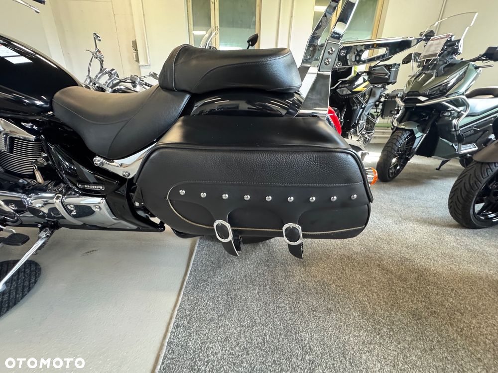 Suzuki Intruder - 15