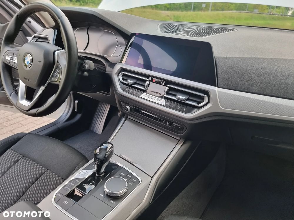 BMW Seria 3 320d Edition Luxury Line Purity - 23