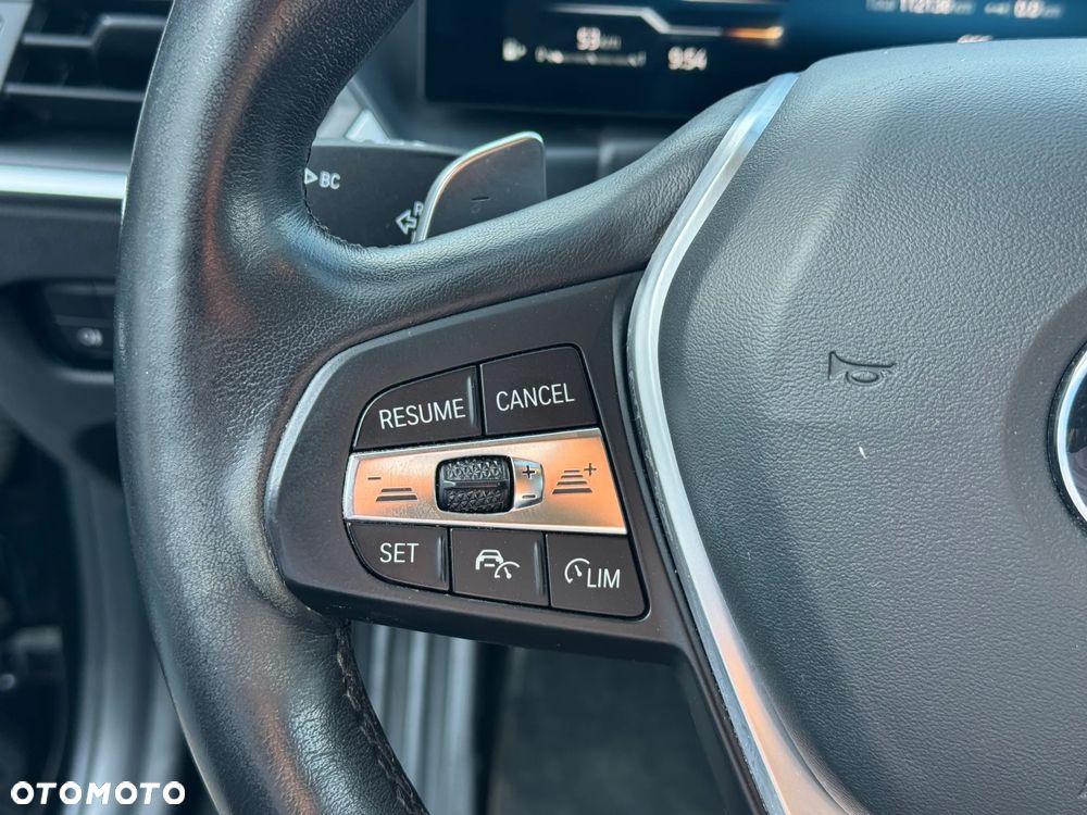 BMW Seria 3 318d MHEV - 15