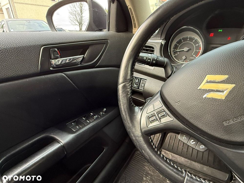Suzuki Kizashi 2.4 Sport 4WD CVT - 19