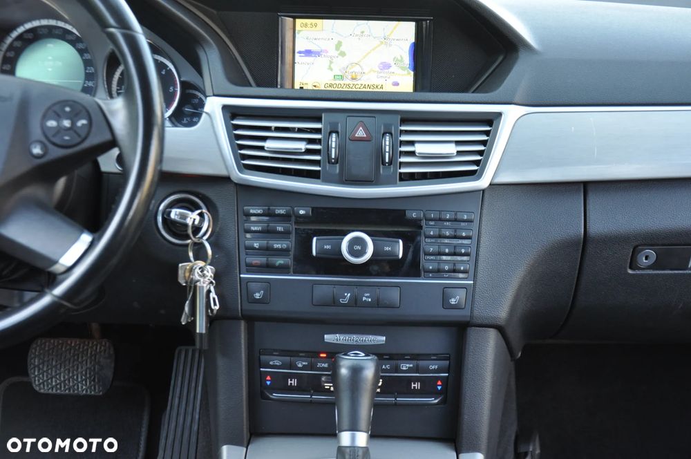 Mercedes-Benz Klasa E 250 CDI 7G-TRONIC - 23