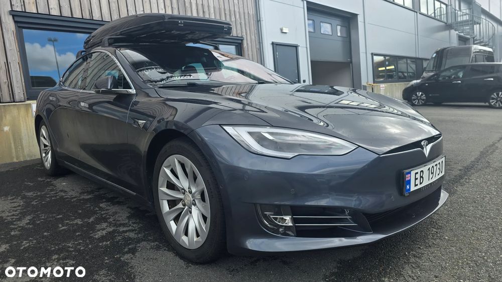 Tesla Model S - 3