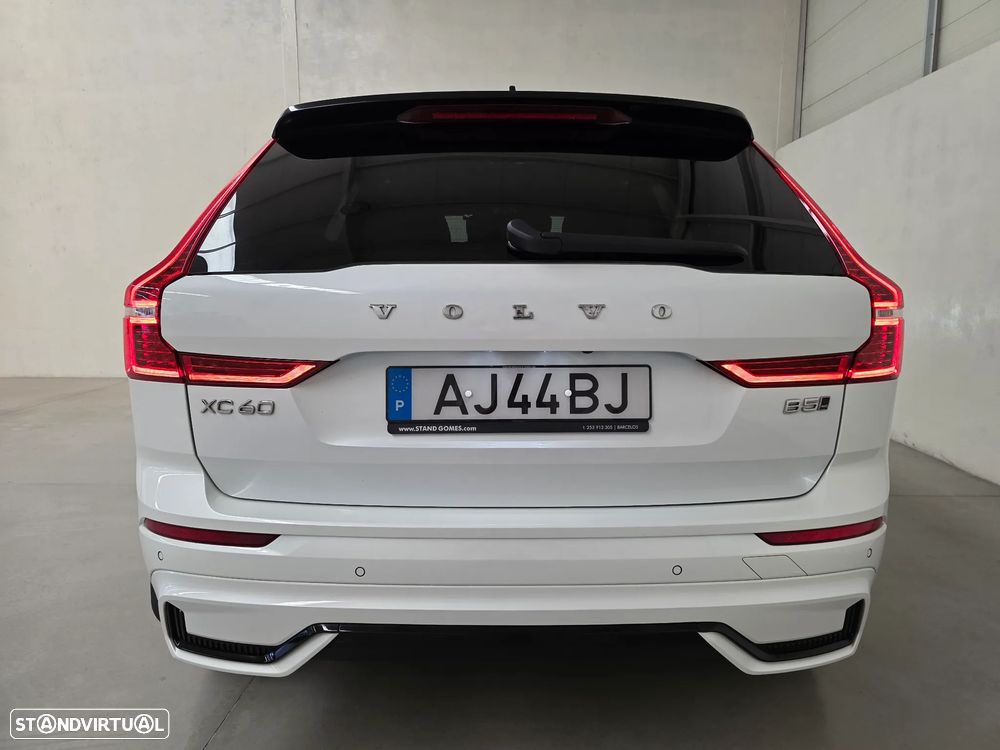 Volvo XC 60 2.0 B5 R-Design AWD - 5