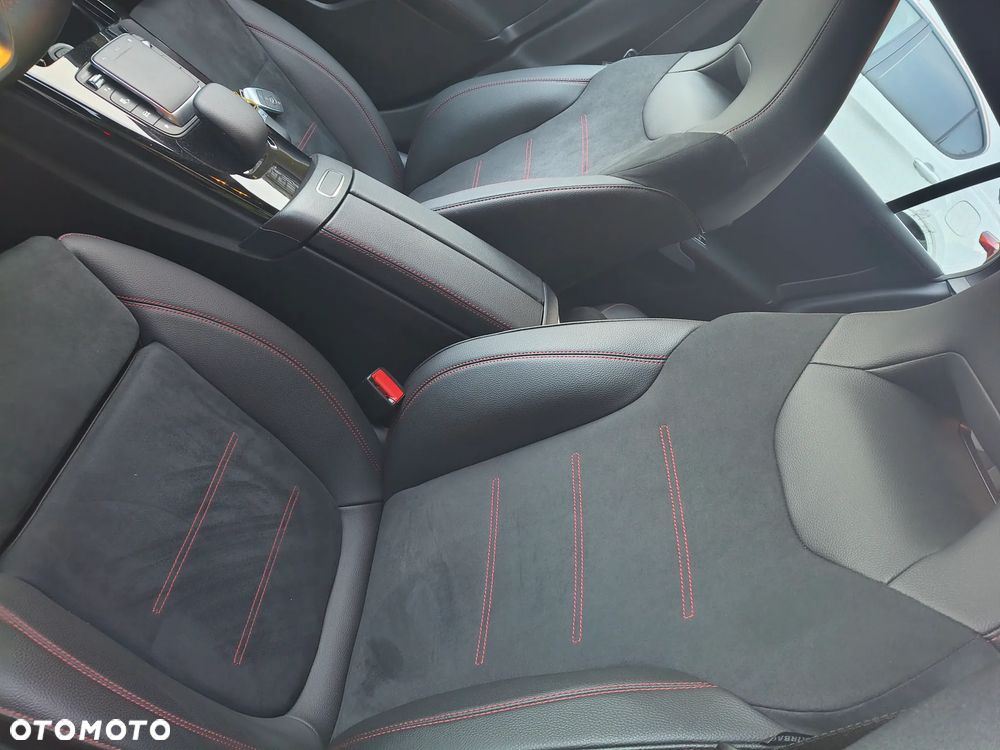 Mercedes-Benz CLA - 10