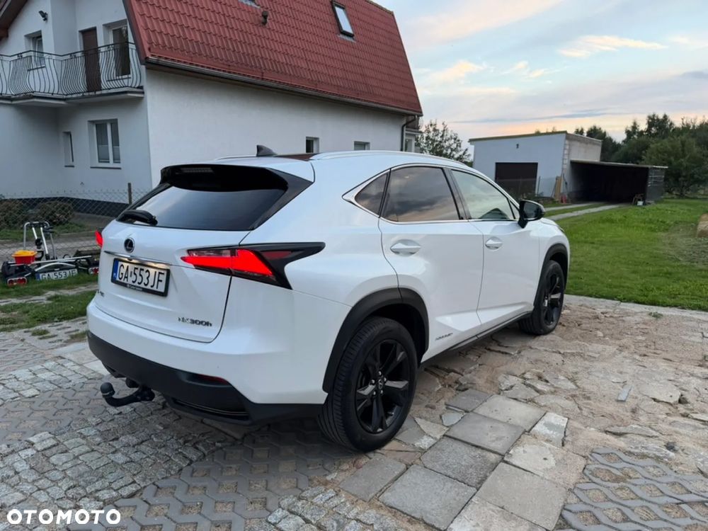 Lexus NX 300h Elite AWD - 4