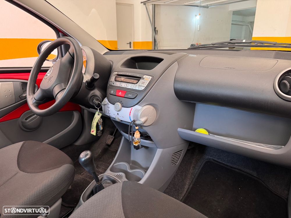 Toyota Aygo Standard - 24