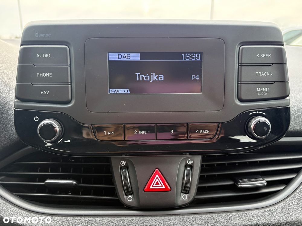 Hyundai i30 1.5 DPI Classic + - 16