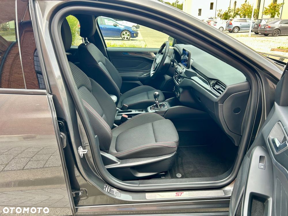 Ford Focus 1.0 EcoBoost Start-Stopp-System ST-LINE - 19