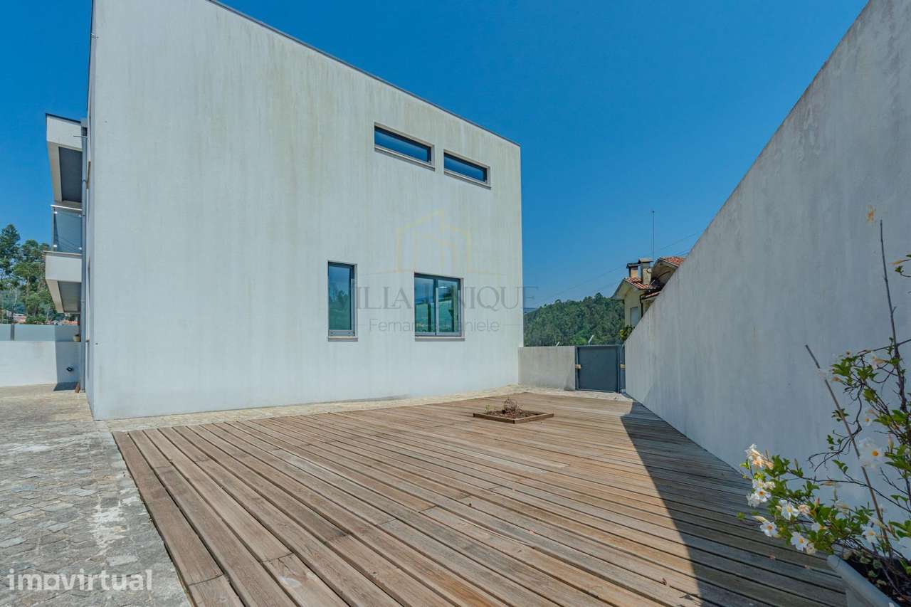 Moradia T4 Moderna com 3 Suítes em Terreno de 460m2 - Grande imagem: 3/60