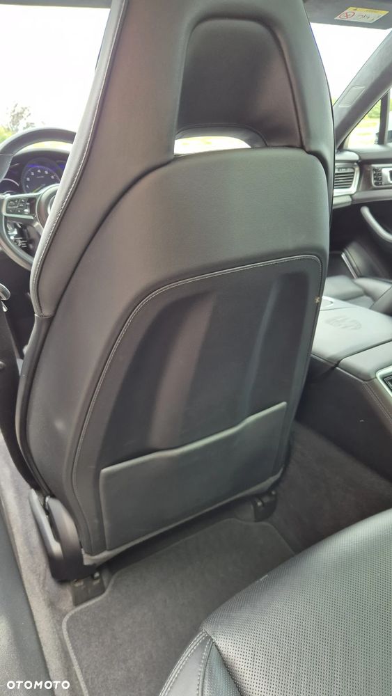 Porsche Panamera 4 E-Hybrid - 16