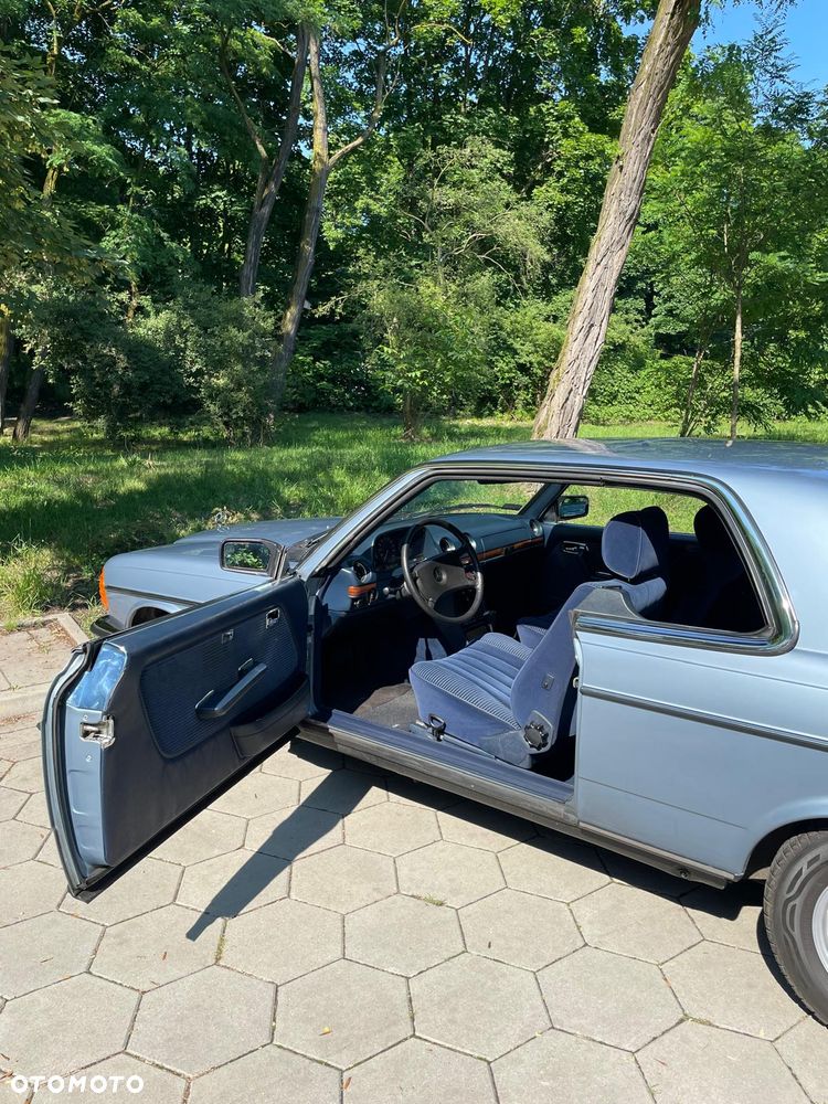 Mercedes-Benz W123 - 17