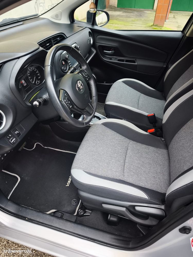 Toyota Yaris 1.5 HSD 20 Anos - 8
