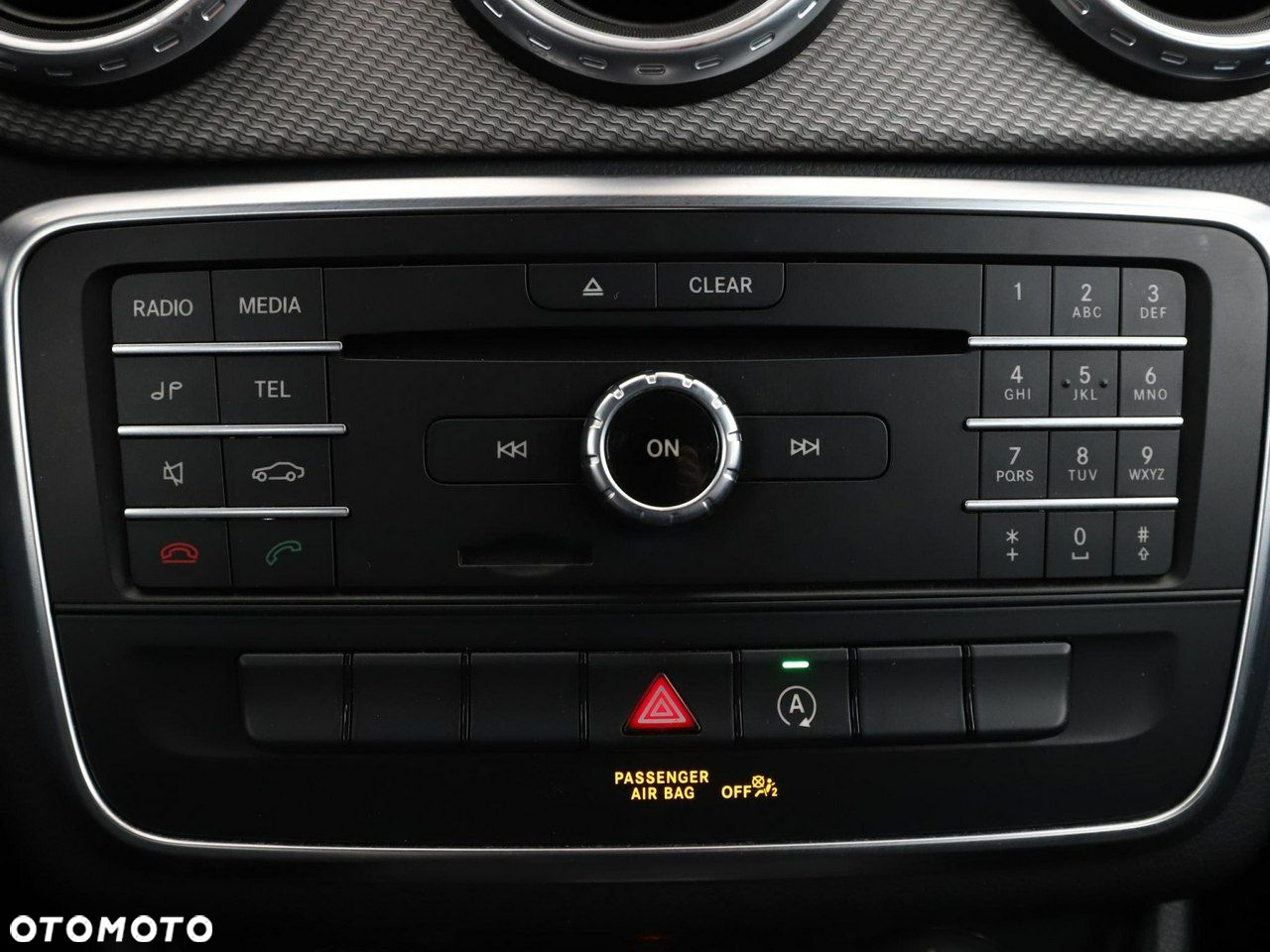 Mercedes-Benz GLA - 25
