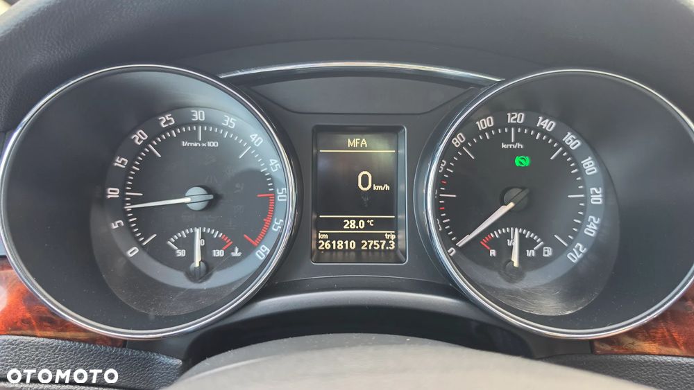 Skoda Superb 2.0 TDI DSG Elegance - 26