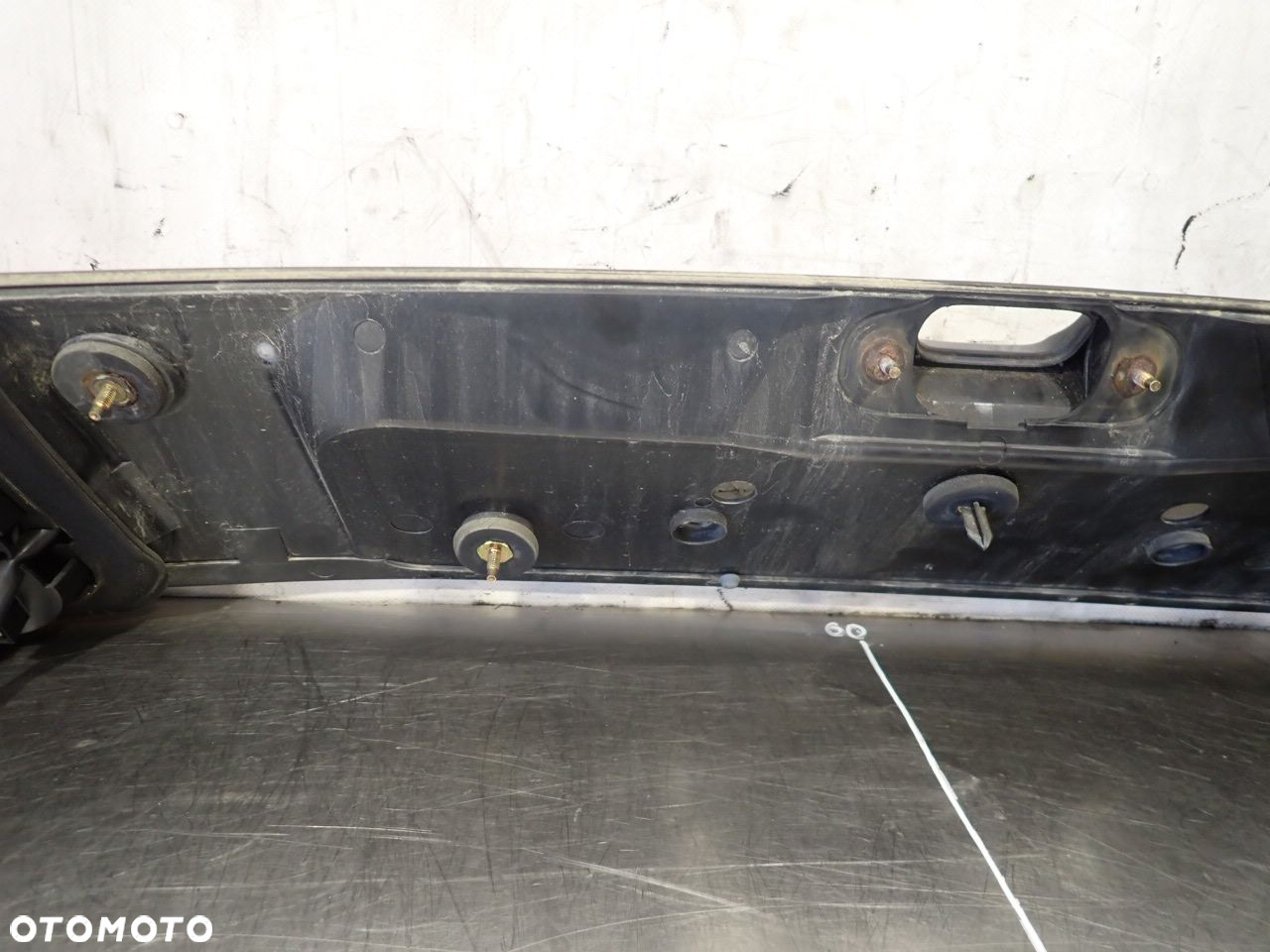 BLENDA KLAPY BAGAŻNIKA VOLVO V40 LIFT 1.9 - 8