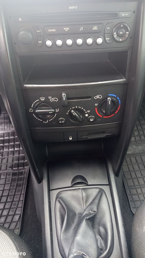 Peugeot 207 - 17