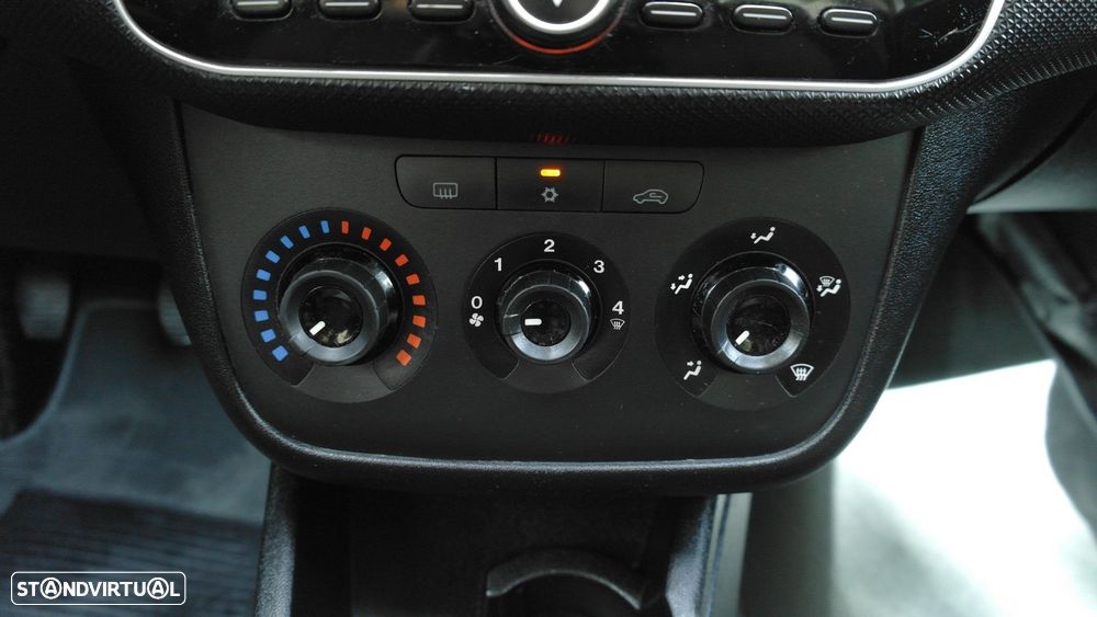 Fiat Punto 1.2 Lounge S&S - 31