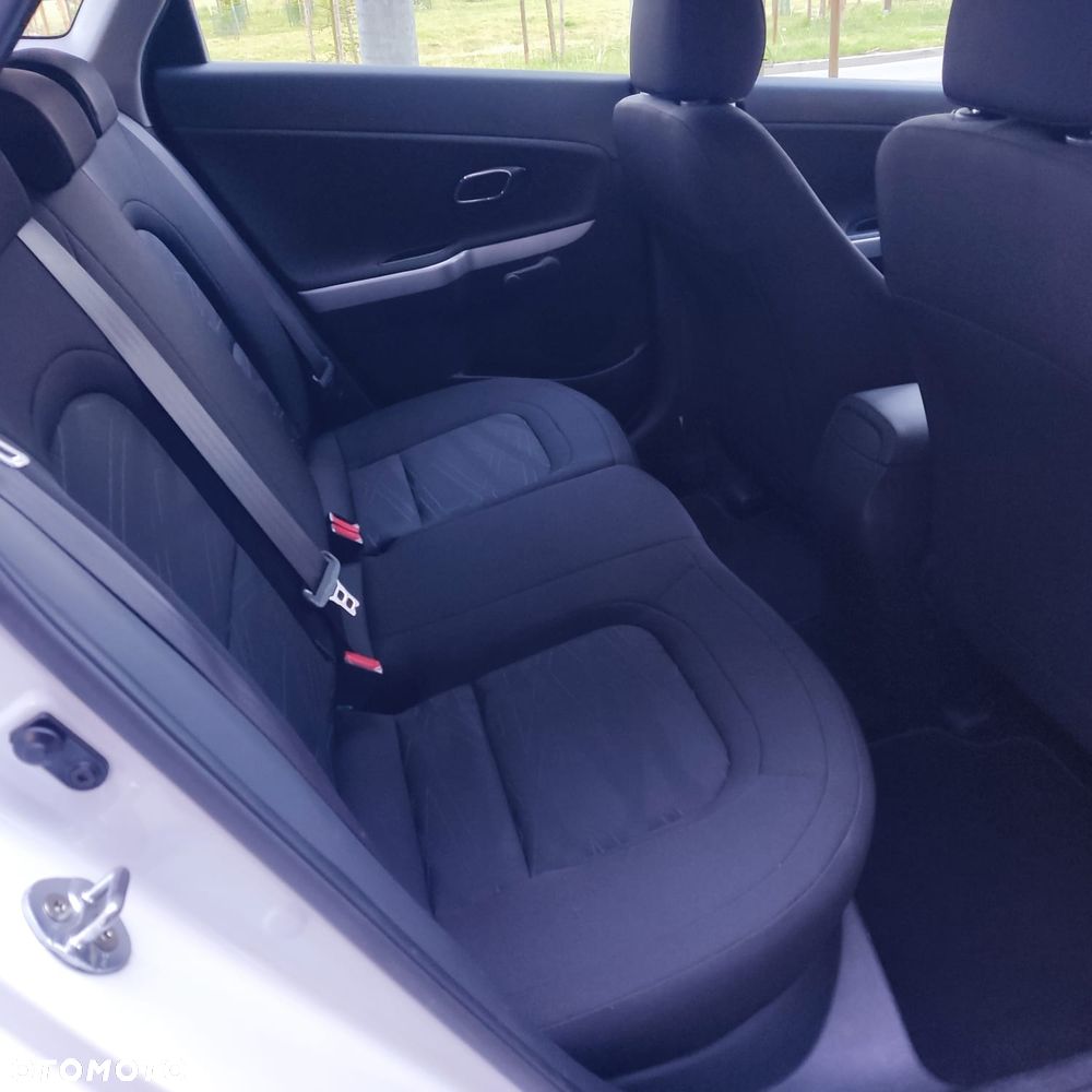 Kia Ceed - 8