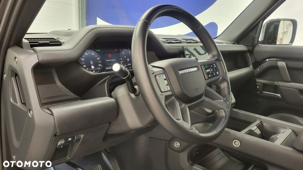 Land Rover Defender - 17